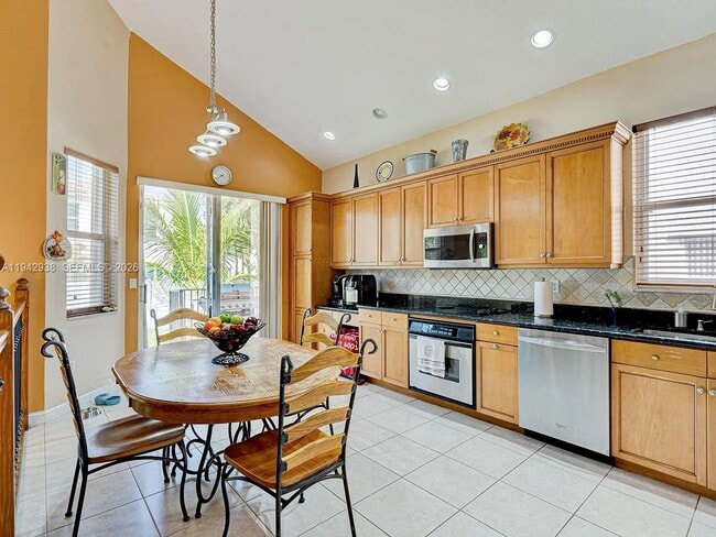 Building Photo - 4910 SW 163rd Ave