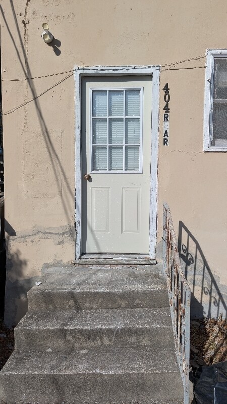 Building Photo - 404 Club Dr