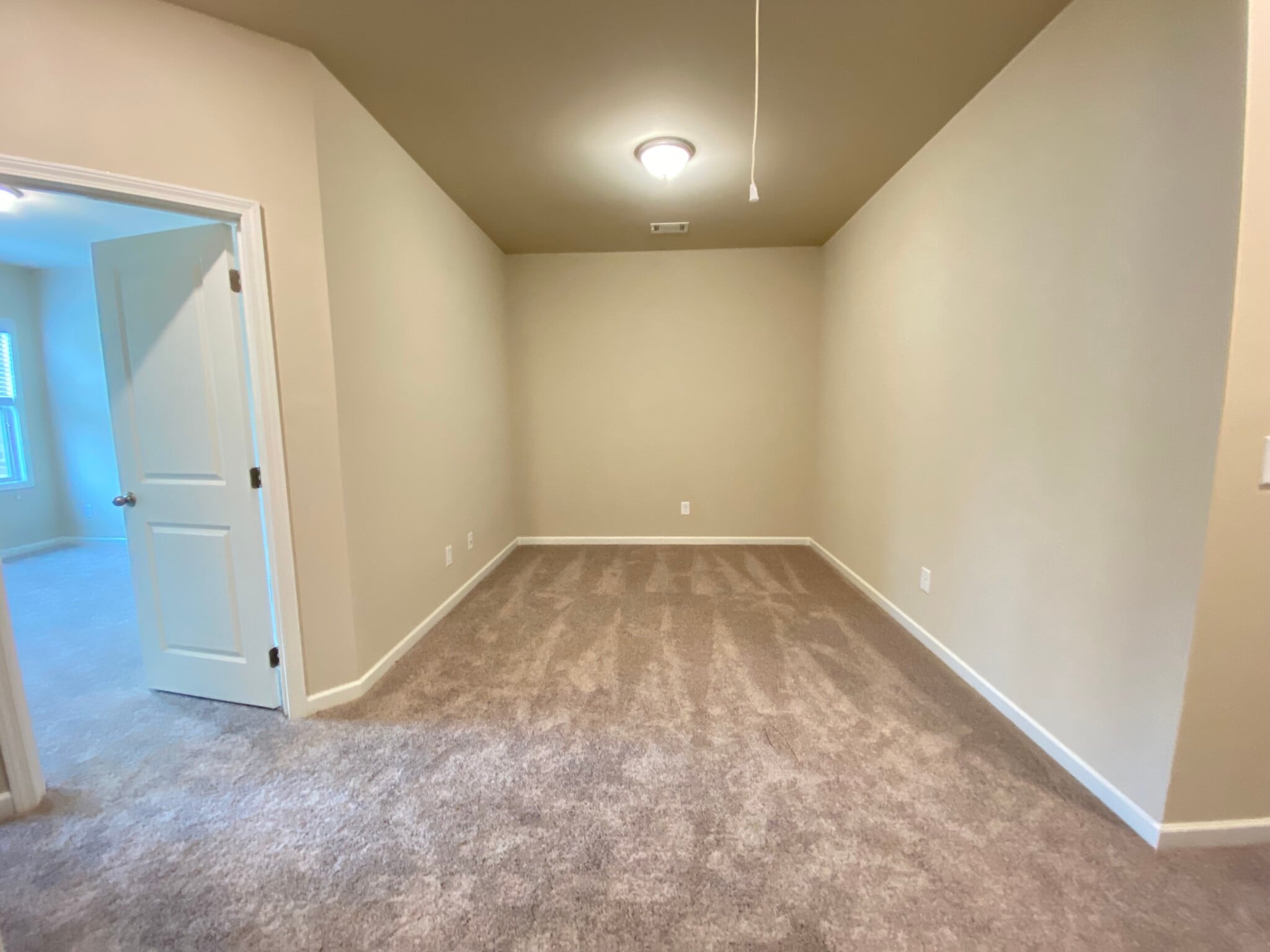 Building Photo - 2844 Weyhill Trl