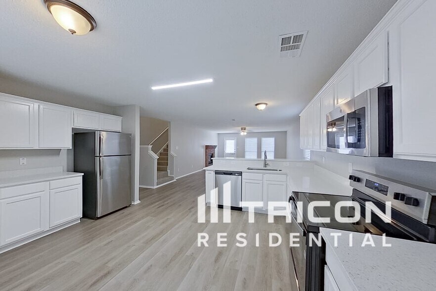 Building Photo - 608 Canyon Pl