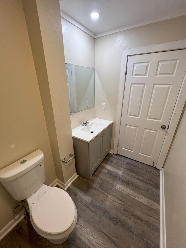 Building Photo - Charming 3-Bedroom Home Near Baton Rouge General Hospital!