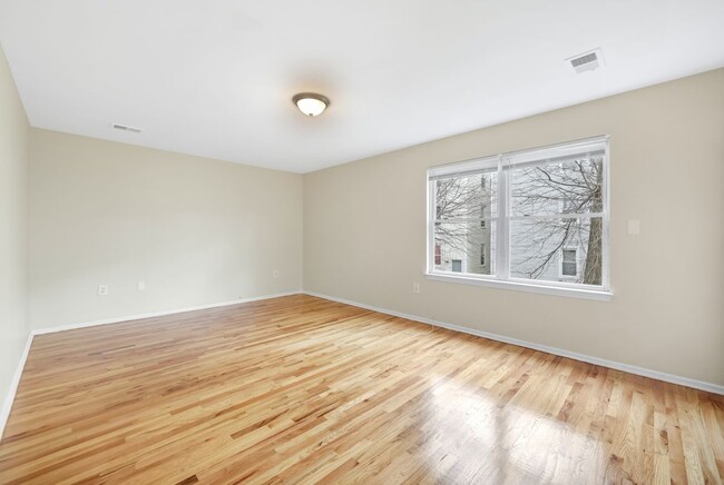 Building Photo - 14 Birks Pl