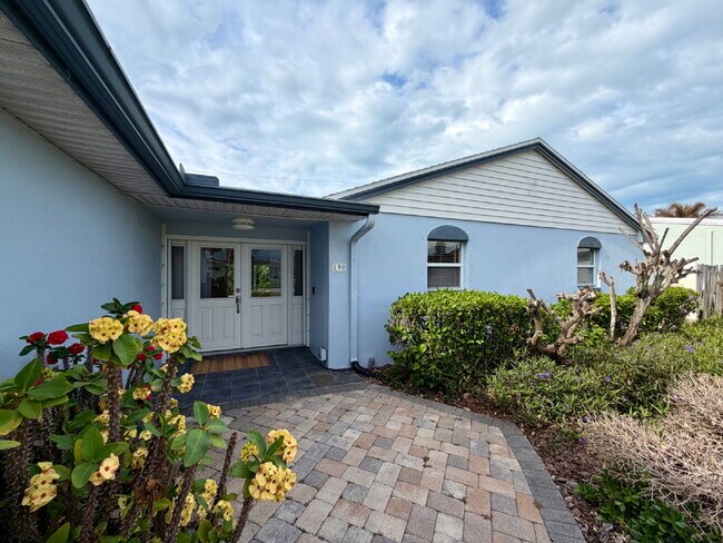 Building Photo - Gorgeous Pool Home in Satellite Beach!!