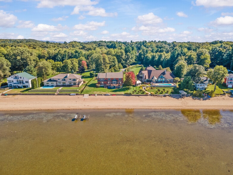 Building Photo - 185 Thayer Bay Rd