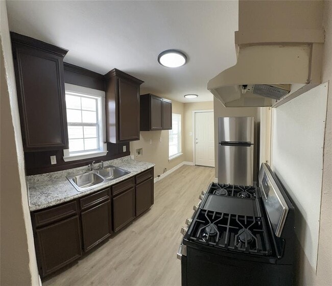 Building Photo - 6723 Avenue Q
