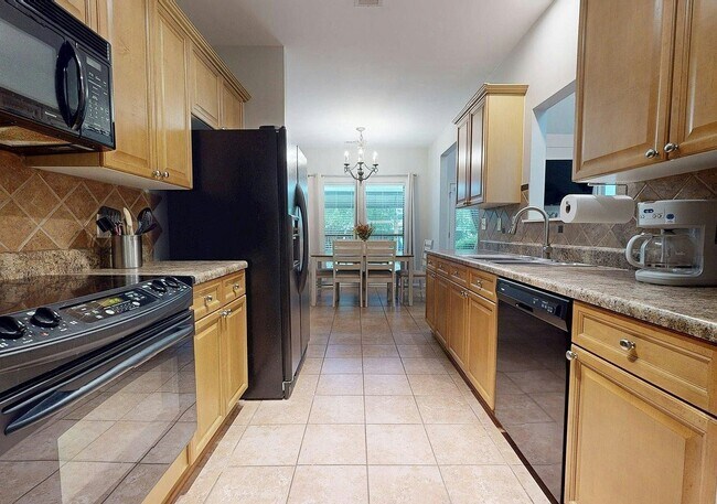Building Photo - 2049 Forest Lakes Ln