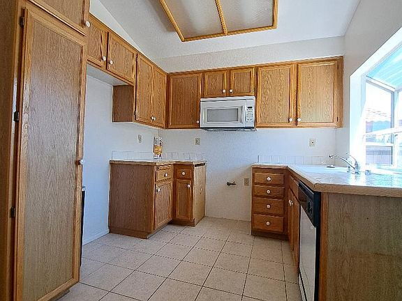 Building Photo - Single story residence