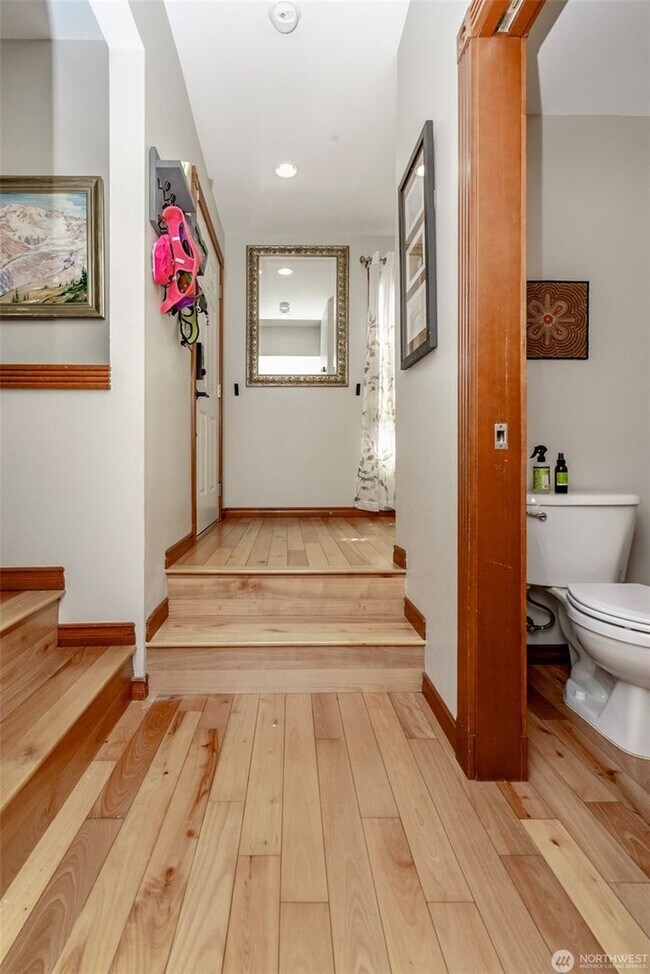Building Photo - 3Bd/3Ba Seattle House