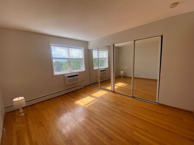 Building Photo - 4600 N Cumberland Ave