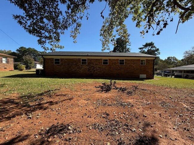Building Photo - 3 bed/2 bath rental in Norwood