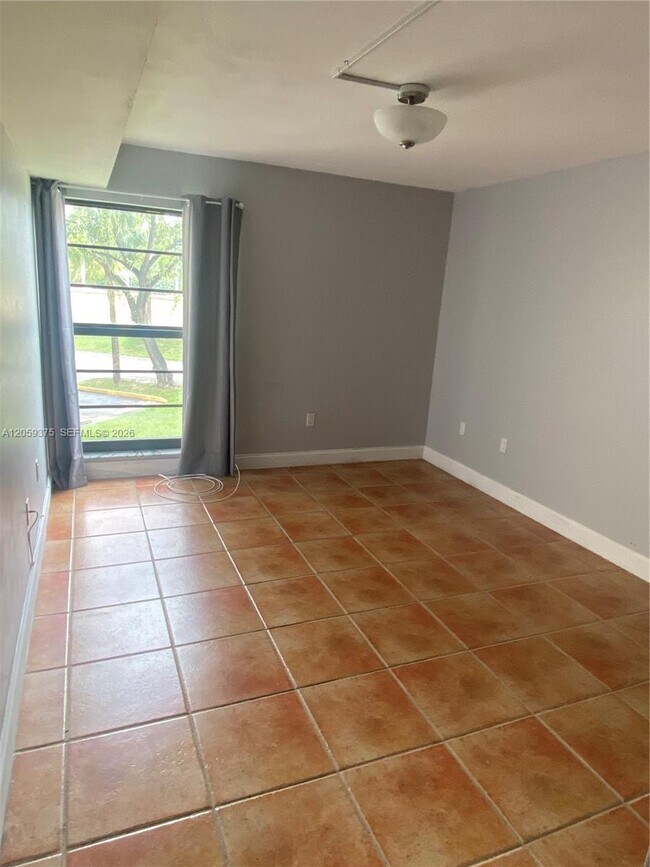 Building Photo - 8810 SW 123rd Ct