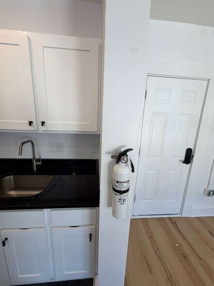 Building Photo - 1384 W 83rd St