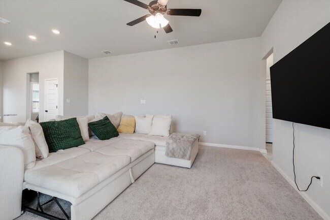 Building Photo - Bright & Charming Fantine Fields Home