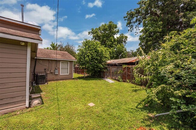 Building Photo - 202 Norview Dr