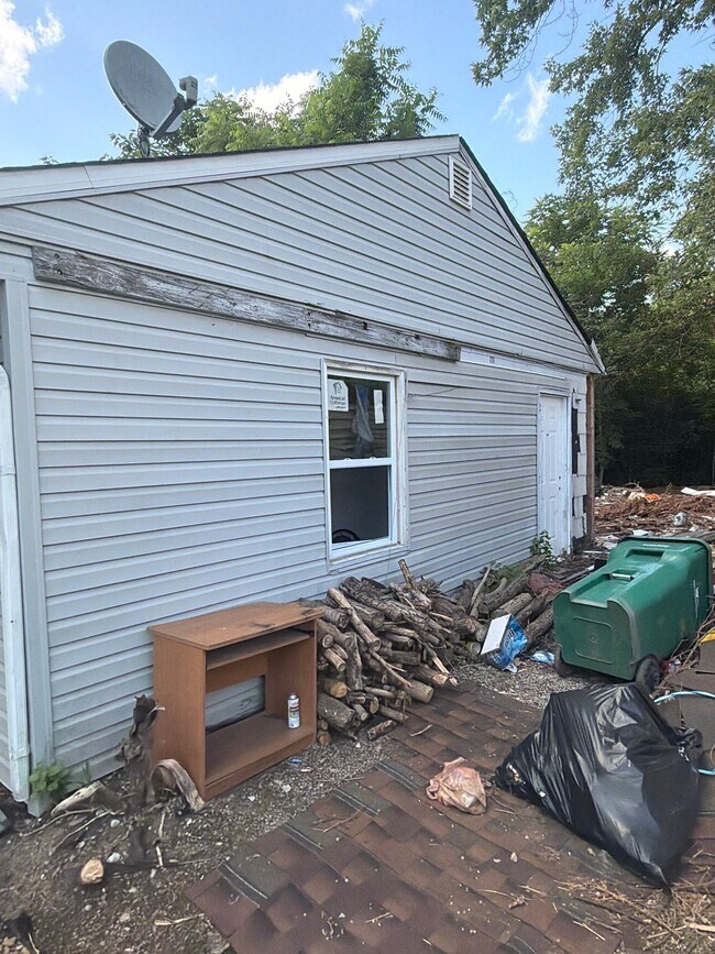 Building Photo - 30 Delores Dr