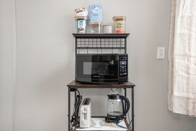 Building Photo - 3 BED 2 BATH BEAUTIFUL SINGLE FAMILY HOME!