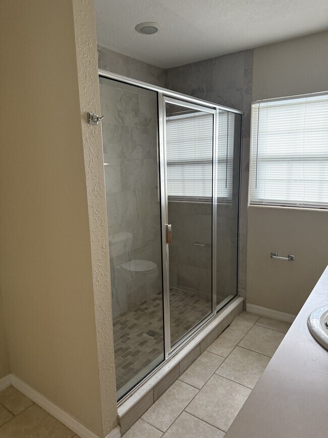 Building Photo - 509 Brightwood Ave