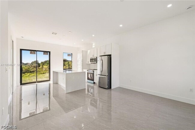 Building Photo - 4402 E 19th St