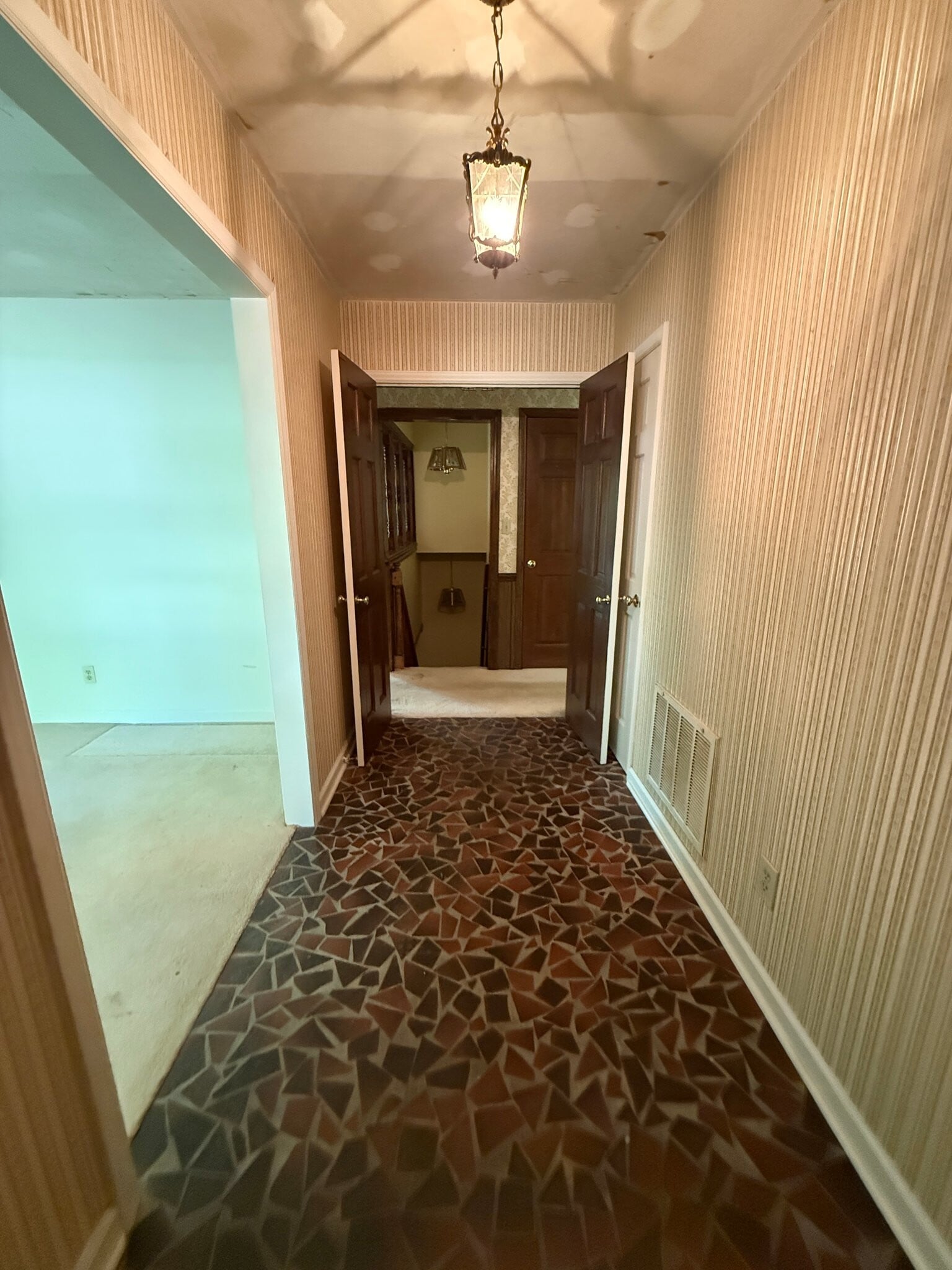 Building Photo - 1009 Temple St