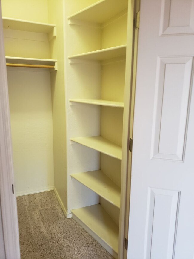 Building Photo - 2 bed / 2 bath - 2 car attached garage