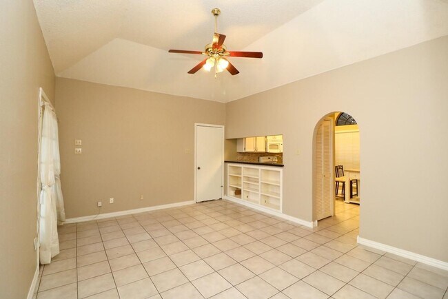 Building Photo - 1402 Longhorn Dr