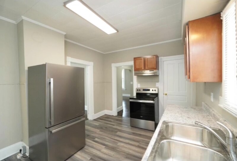 Building Photo - 124 Eaton Ave