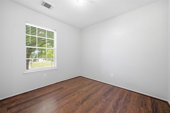 Building Photo - 2034 Greenwest Dr