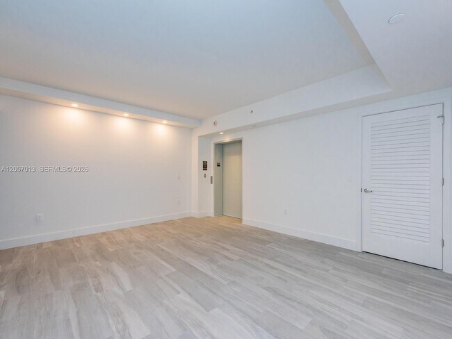 Building Photo - 1010 Brickell Ave