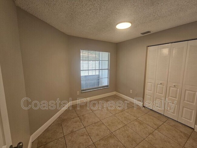 Building Photo - 1407 Mohrlake Dr