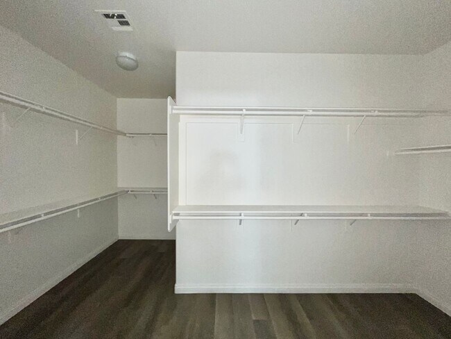Building Photo - 9493 Alma Ridge Ave
