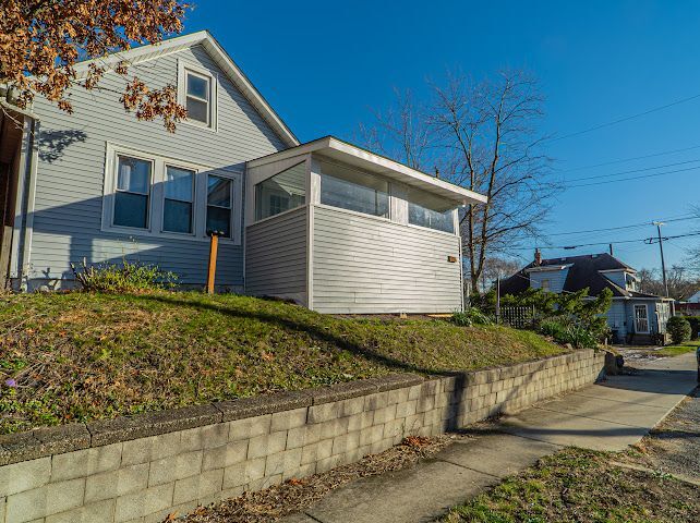 Building Photo - 115 N Porter St