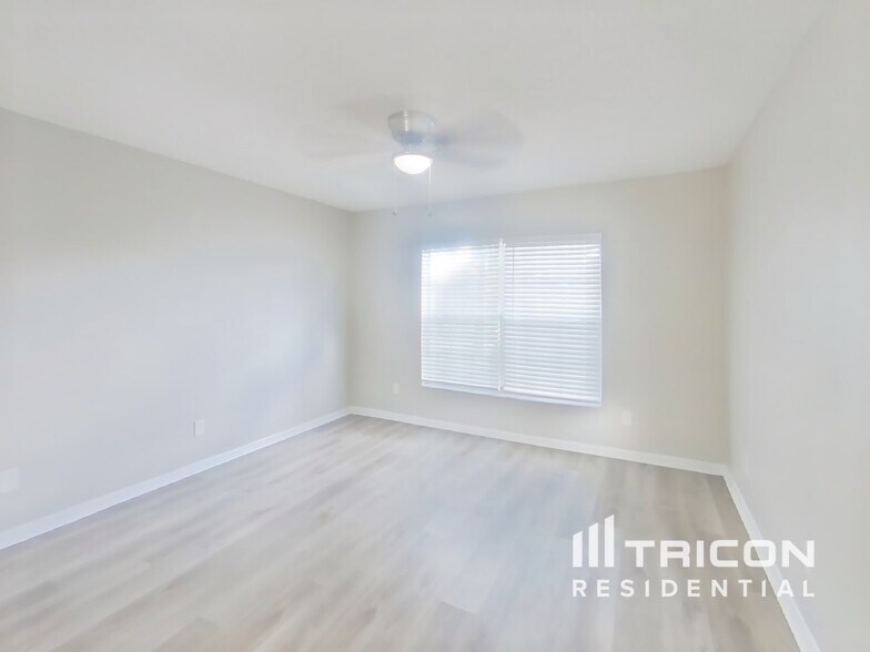 Building Photo - 320 Laxton Ln
