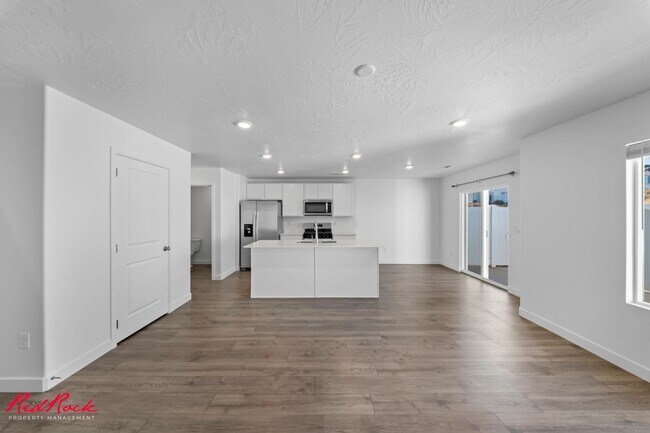 Building Photo - A Lovely 3 Bedroom Townhome with Amazing Amenities!