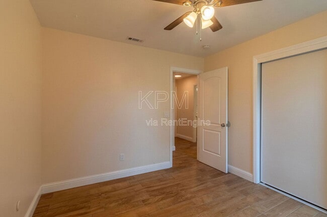 Building Photo - 2414 Shropshire Dr