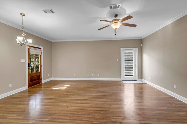 Building Photo - 13727 Foxhill Drive