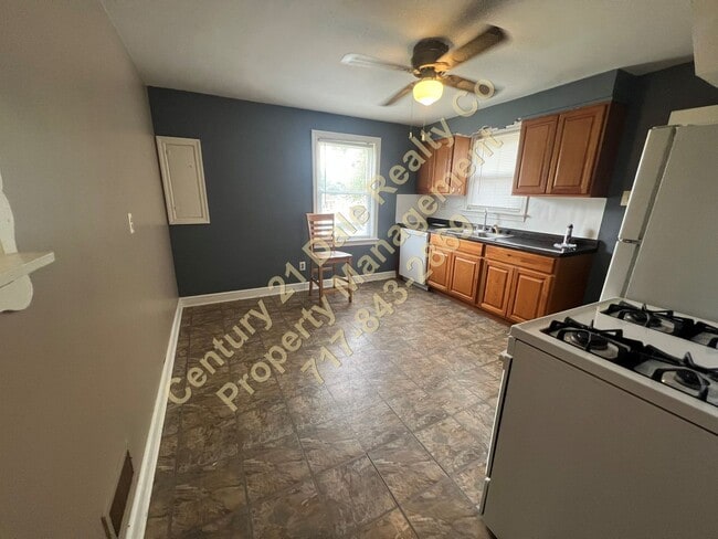 Building Photo - 3 BR 1 Bath Home in Central York School District with an attached Garage