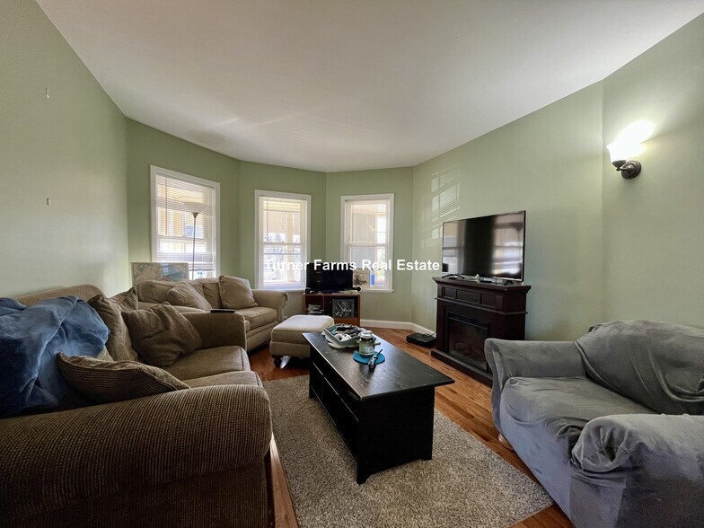 Building Photo - 43 Martin St