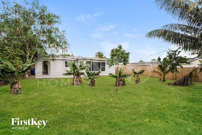 Building Photo - 351 SW 31st Ave