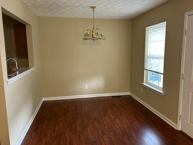Building Photo - 224 Kendale St