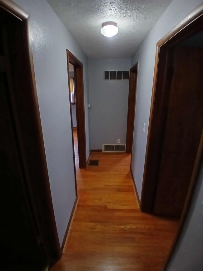 Building Photo - 1159 S Main St