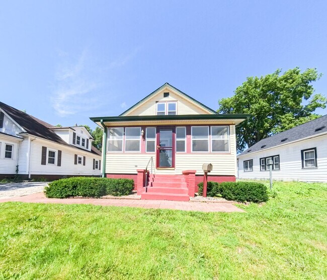 Primary Photo - Newly updated 5 bedroom 2 bathroom home