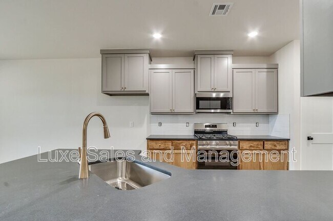 Building Photo - 8329 NW 163rd Ter