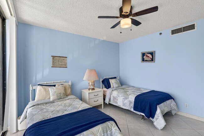 Building Photo - 9650 S Ocean Dr