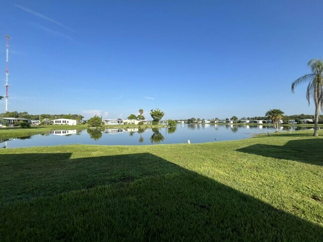 Building Photo - 813 Avanti Way Blvd