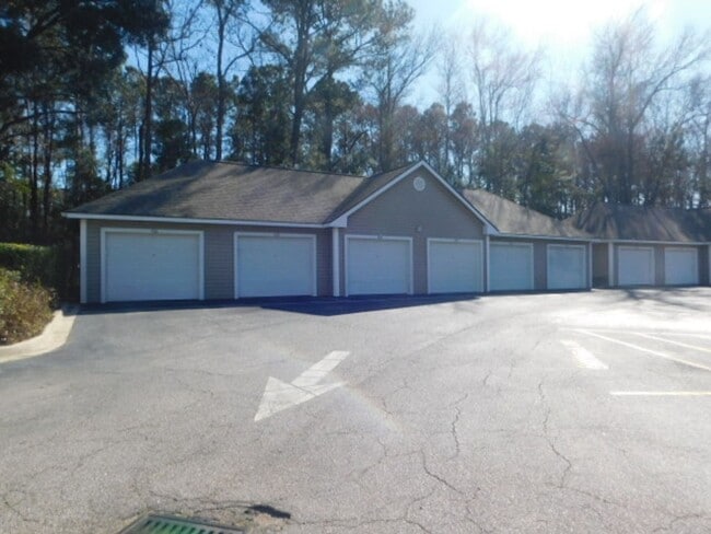 Building Photo - 2 Bedroom Located in Summerfield Community
