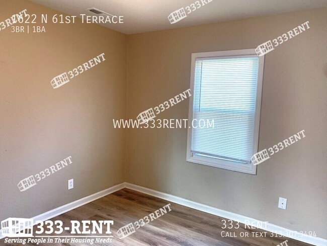 Building Photo - Renovated three bed one bath home with big...