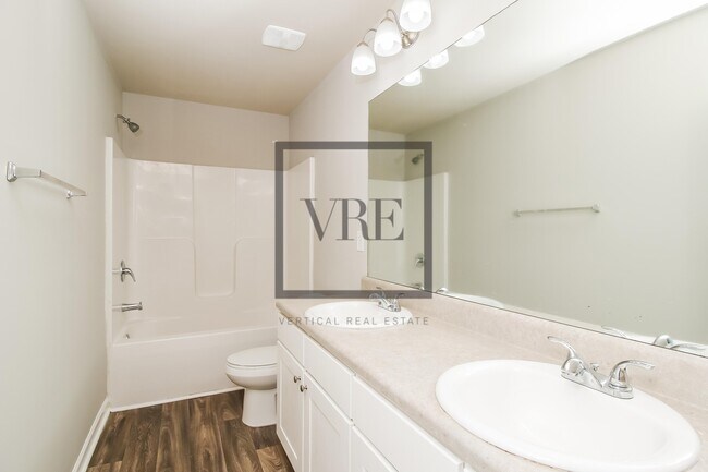 Building Photo - 133 Avonwood Cir