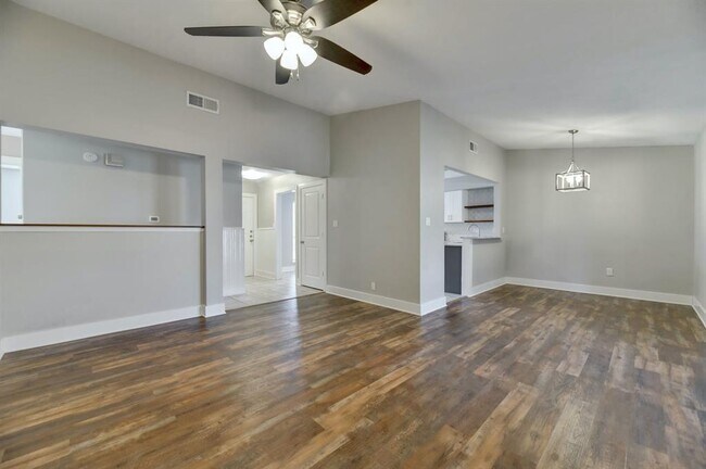 Building Photo - 500 Thistlewood Dr