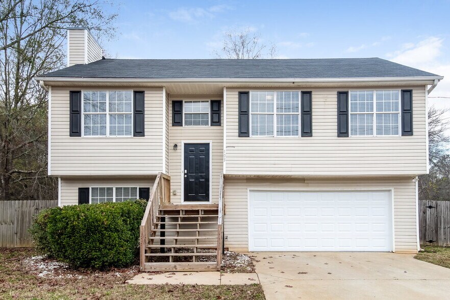 Primary Photo - 105 Cypress Dr