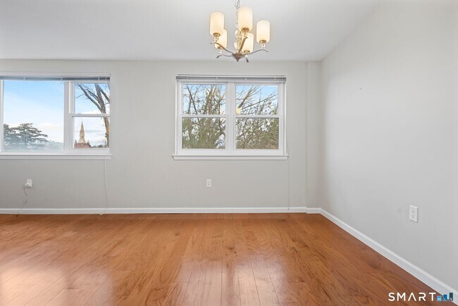 Building Photo - 891 Farmington Ave